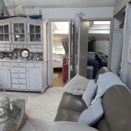Holiday home Vakantiehuis In Nieuwpoort Met Tuin Nieuwpoort